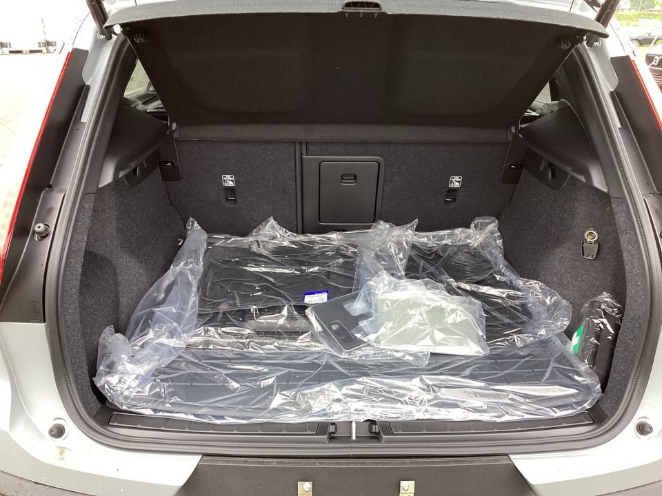 YV4L12UDXT2851439 2026 Volvo XC40 Ultra Black Edition