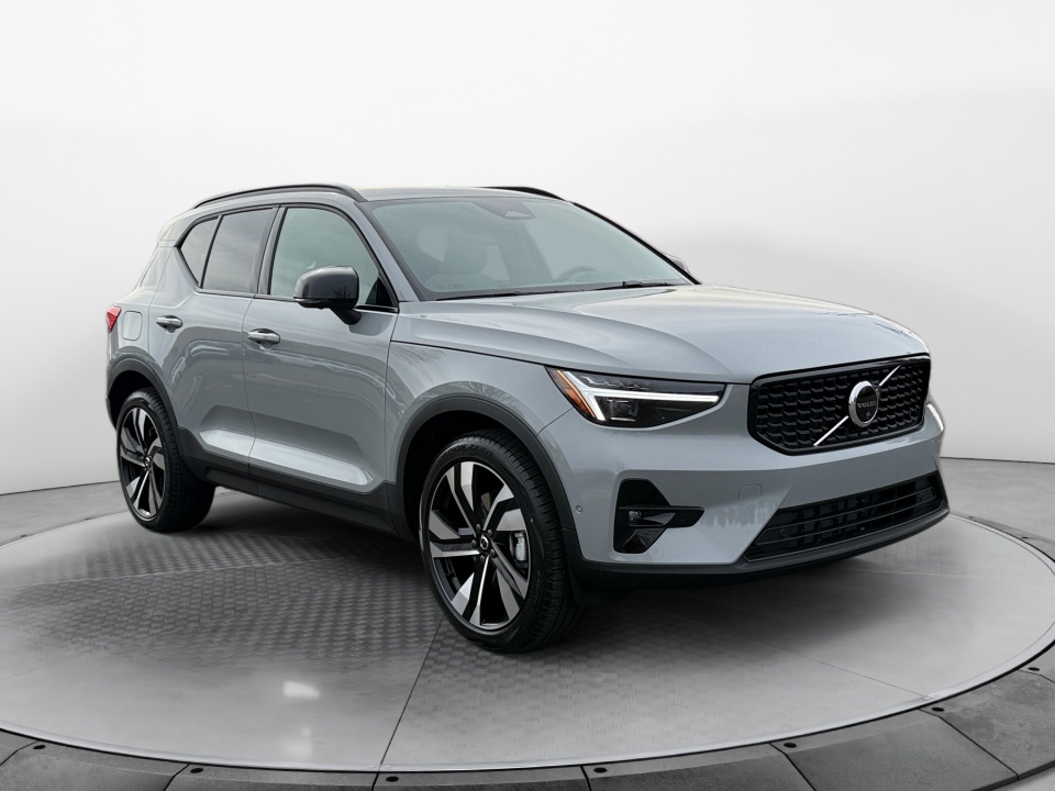 new 2026 Volvo XC40 Ultra, B5 AWD Gas (mild hybrid), Dark