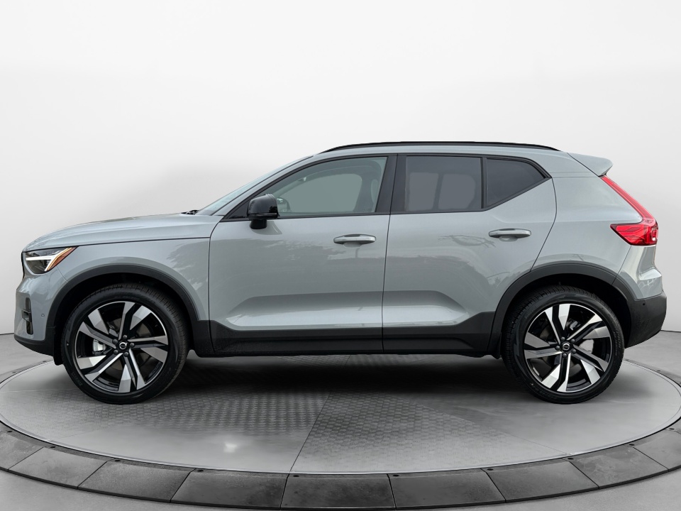 YV4L12UM2T2746460 2026 Volvo XC40 Ultra, B5 AWD Gas (mild hybrid), Dark