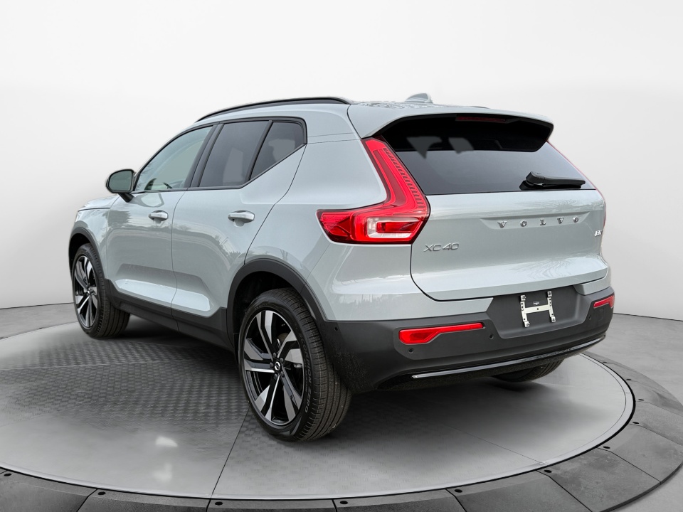 YV4L12UM2T2746460 2026 Volvo XC40 Ultra, B5 AWD Gas (mild hybrid), Dark