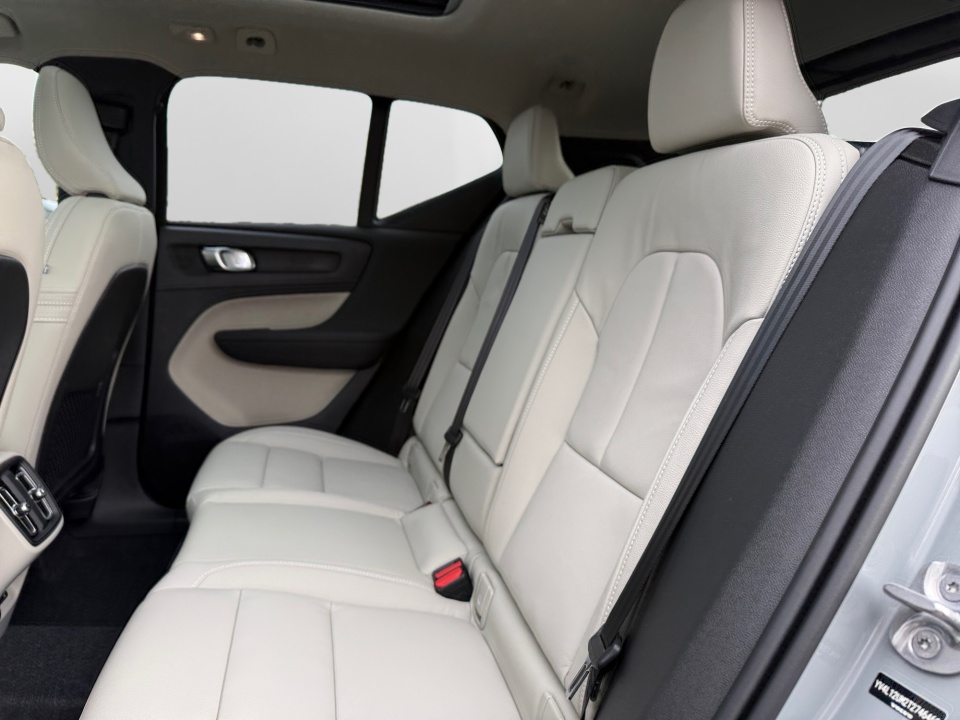 YV4L12UM2T2746460 2026 Volvo XC40 Ultra, B5 AWD Gas (mild hybrid), Dark