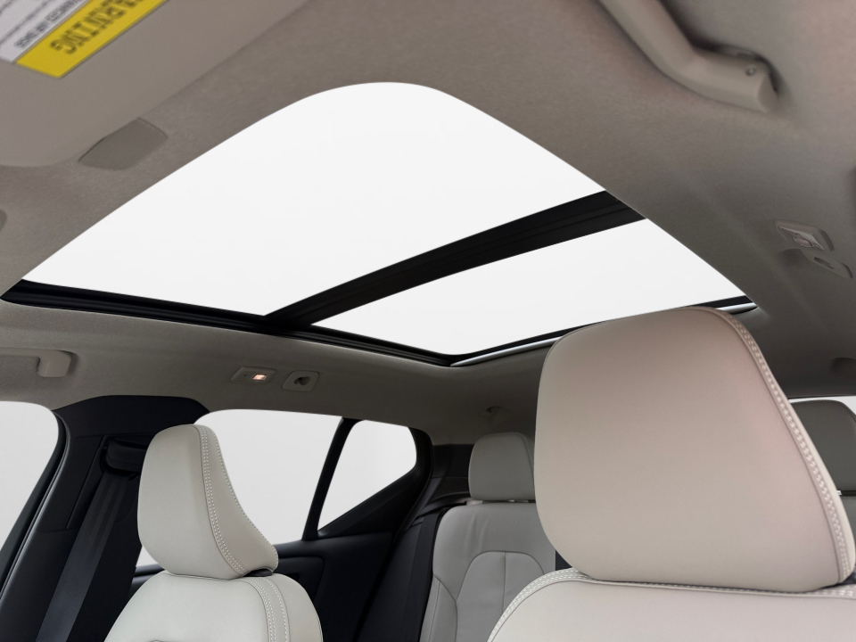 YV4L12UM2T2746460 2026 Volvo XC40 Ultra, B5 AWD Gas (mild hybrid), Dark