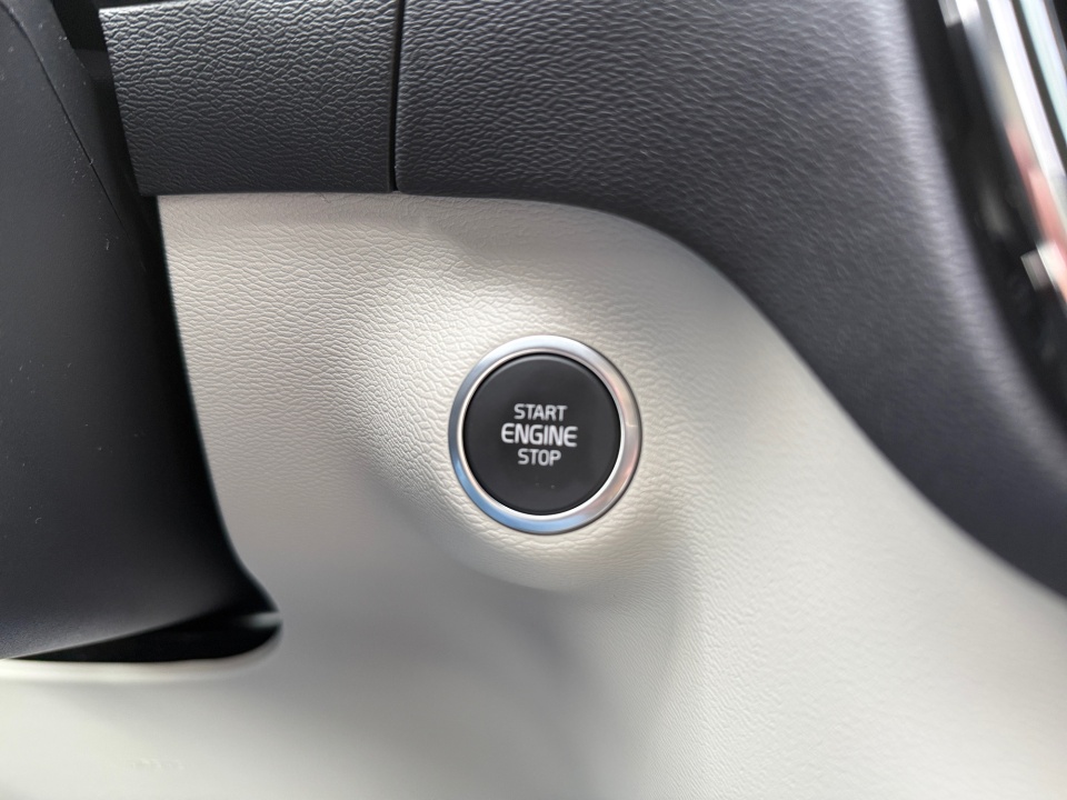 YV4L12UM2T2746460 2026 Volvo XC40 Ultra, B5 AWD Gas (mild hybrid), Dark