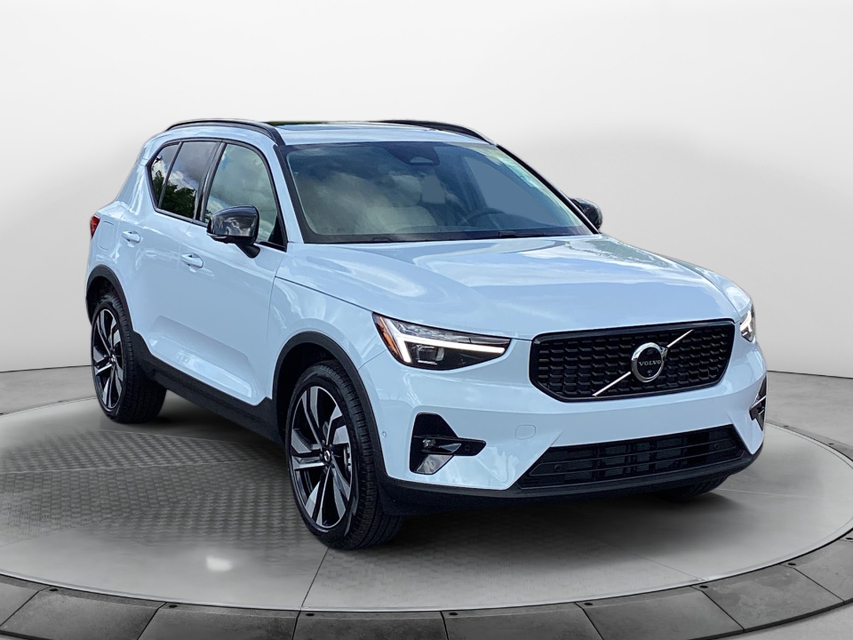 new 2026 Volvo XC40 Ultra, B5 AWD Gas (mild hybrid), Dark