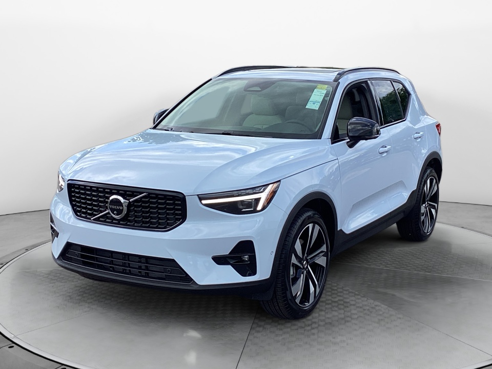 2026 Volvo XC40 Ultra, B5 AWD Gas (mild hybrid), Dark