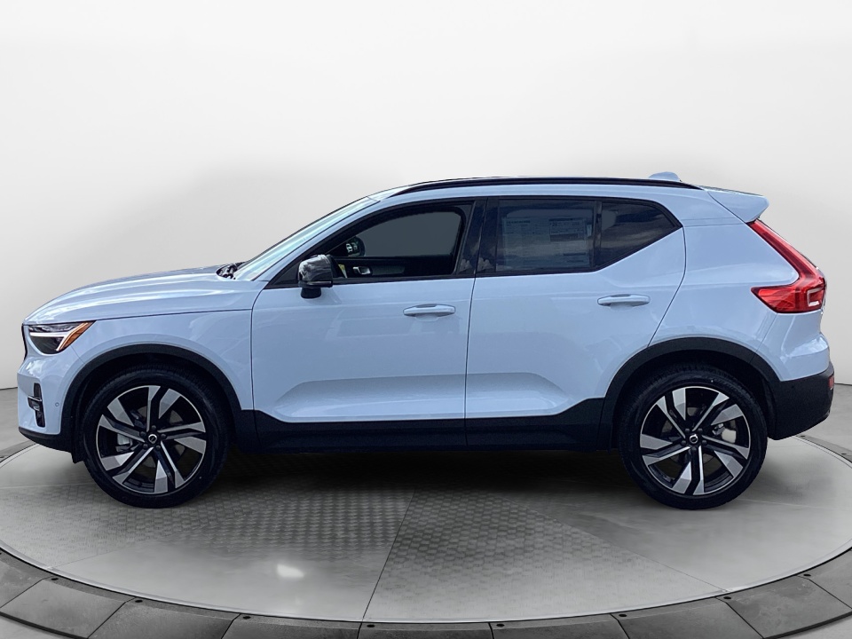 YV4L12UM8T2769211 2026 Volvo XC40 Ultra, B5 AWD Gas (mild hybrid), Dark
