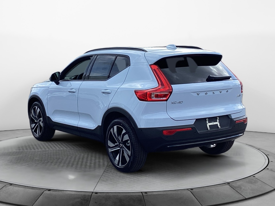 YV4L12UM8T2769211 2026 Volvo XC40 Ultra, B5 AWD Gas (mild hybrid), Dark