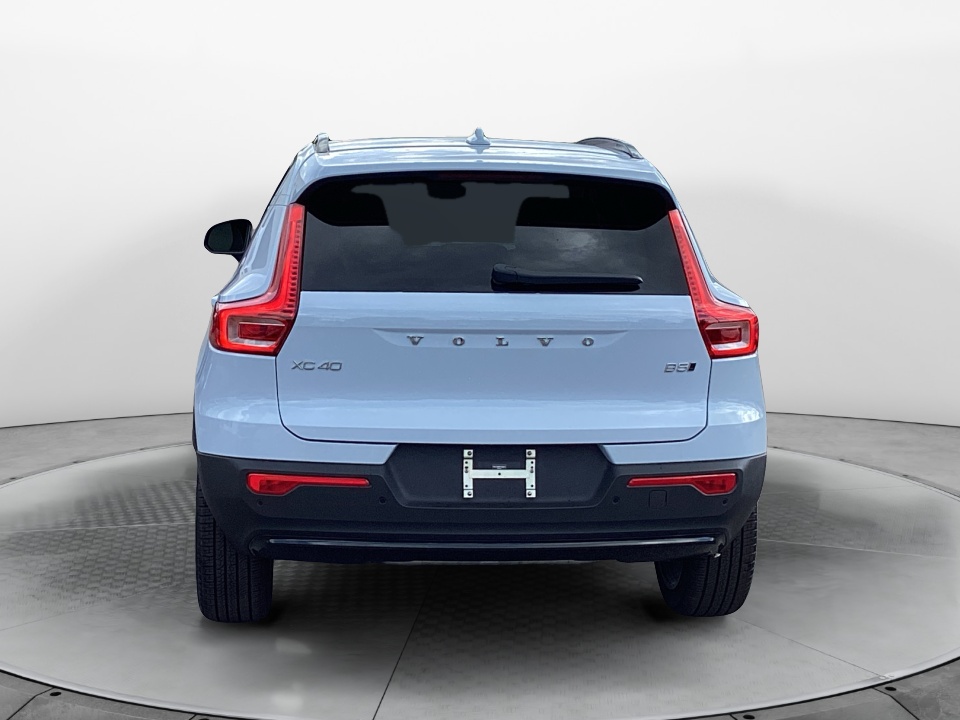 YV4L12UM8T2769211 2026 Volvo XC40 Ultra, B5 AWD Gas (mild hybrid), Dark