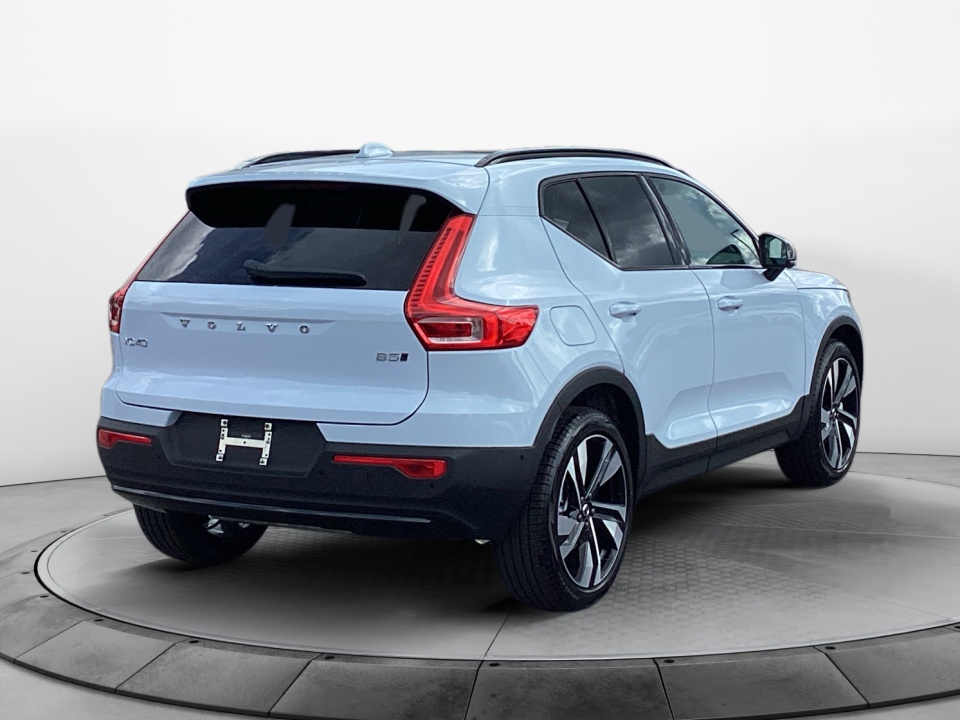 YV4L12UM8T2769211 2026 Volvo XC40 Ultra, B5 AWD Gas (mild hybrid), Dark