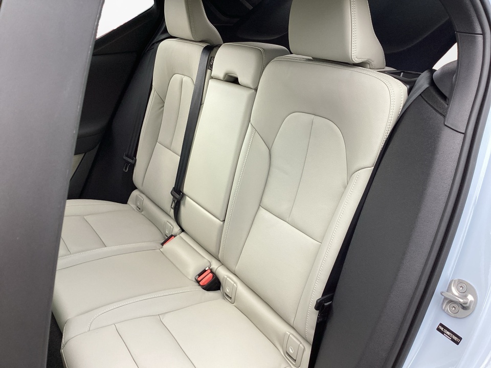YV4L12UM8T2769211 2026 Volvo XC40 Ultra, B5 AWD Gas (mild hybrid), Dark