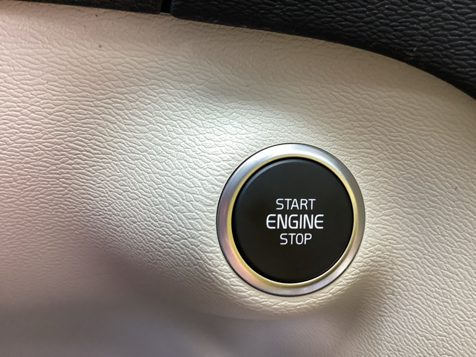 YV4L12UM8T2769211 2026 Volvo XC40 Ultra, B5 AWD Gas (mild hybrid), Dark