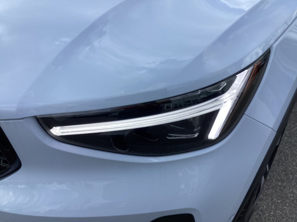 YV4L12UM8T2769211 2026 Volvo XC40 Ultra, B5 AWD Gas (mild hybrid), Dark