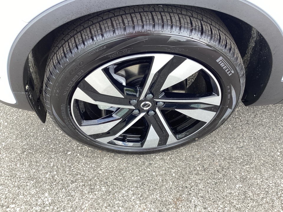 YV4L12UM8T2769211 2026 Volvo XC40 Ultra, B5 AWD Gas (mild hybrid), Dark