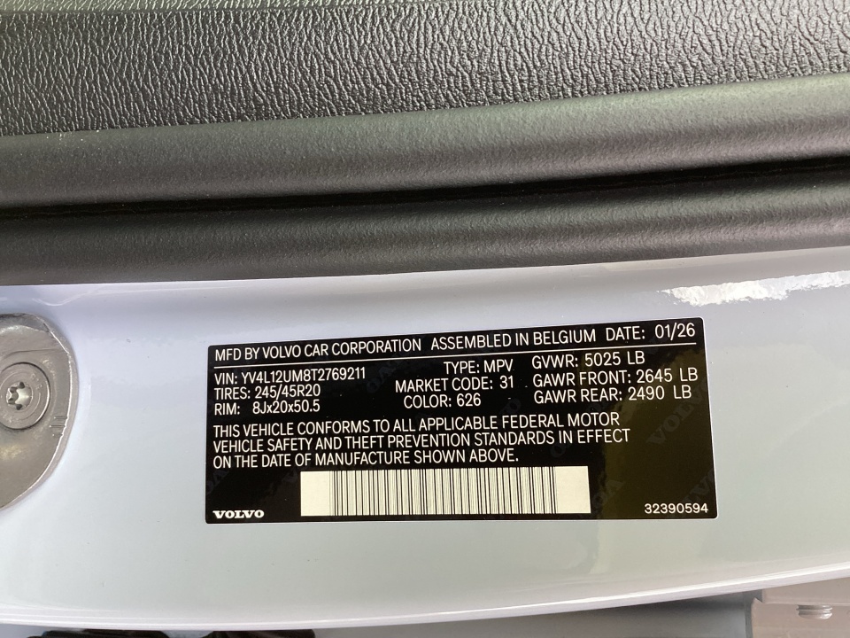 YV4L12UM8T2769211 2026 Volvo XC40 Ultra, B5 AWD Gas (mild hybrid), Dark