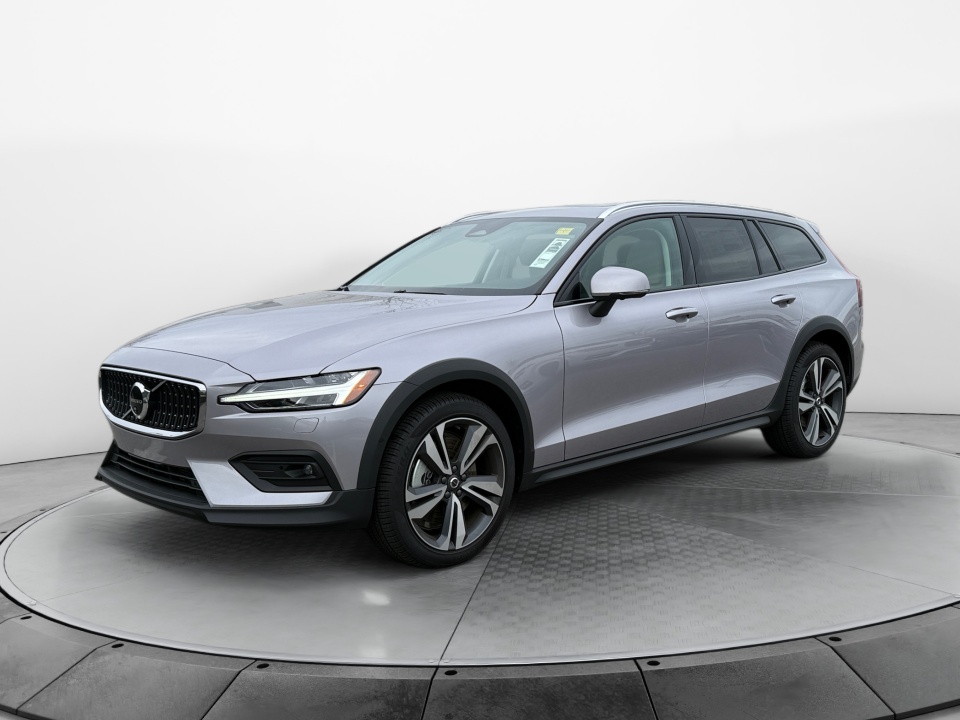 2026 Volvo V60 Cross Country B5 Plus
