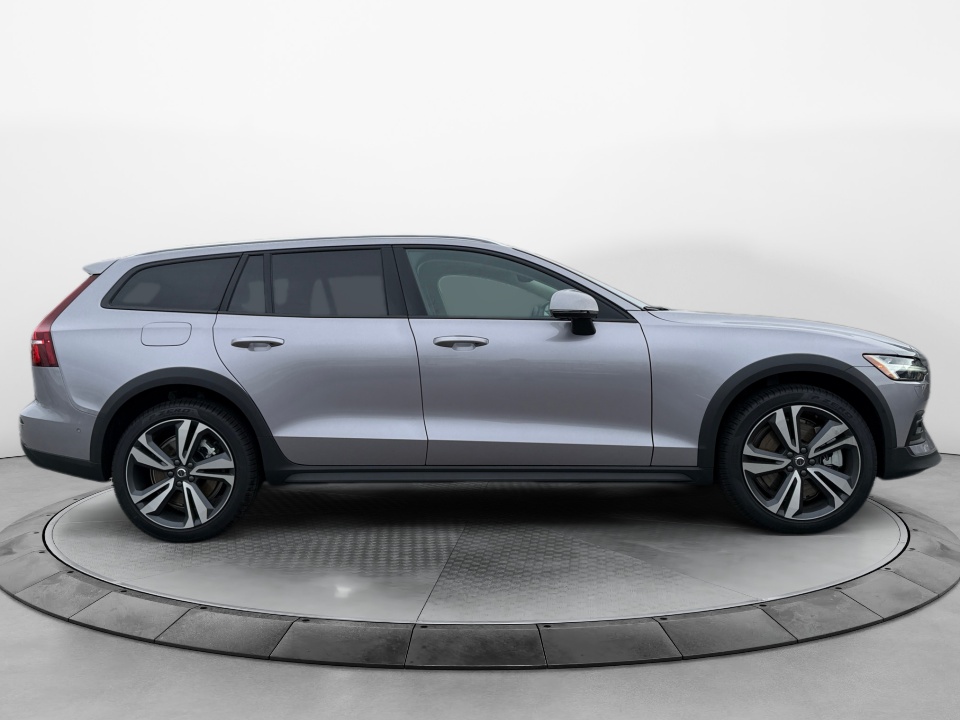 YV4L12WK7T2170506 2026 Volvo V60 Cross Country B5 Plus