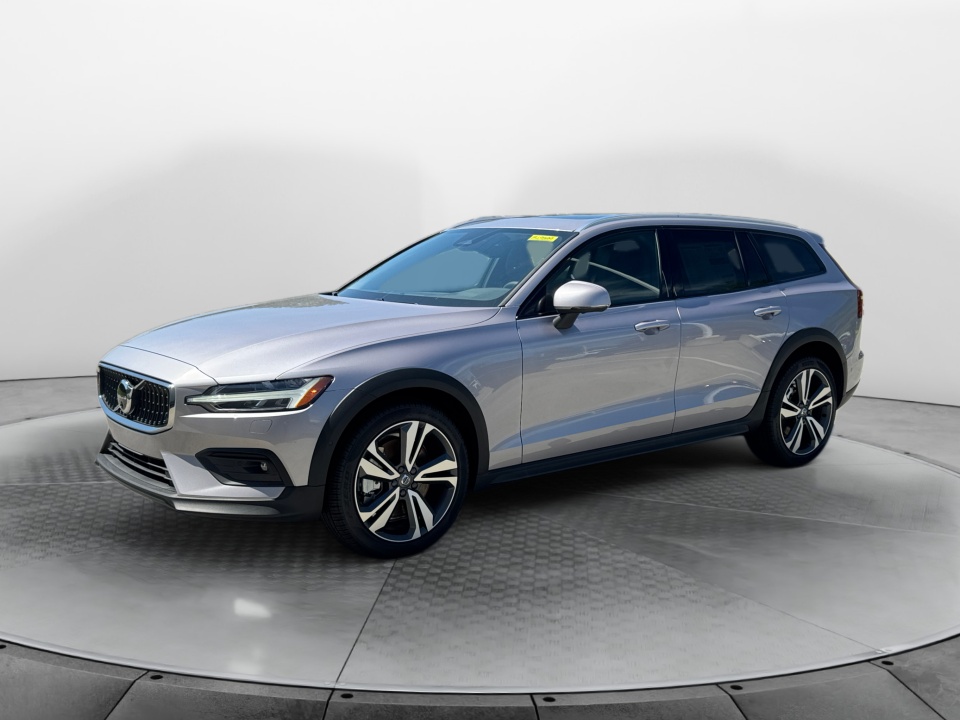 2026 Volvo V60 Cross Country B5 Plus
