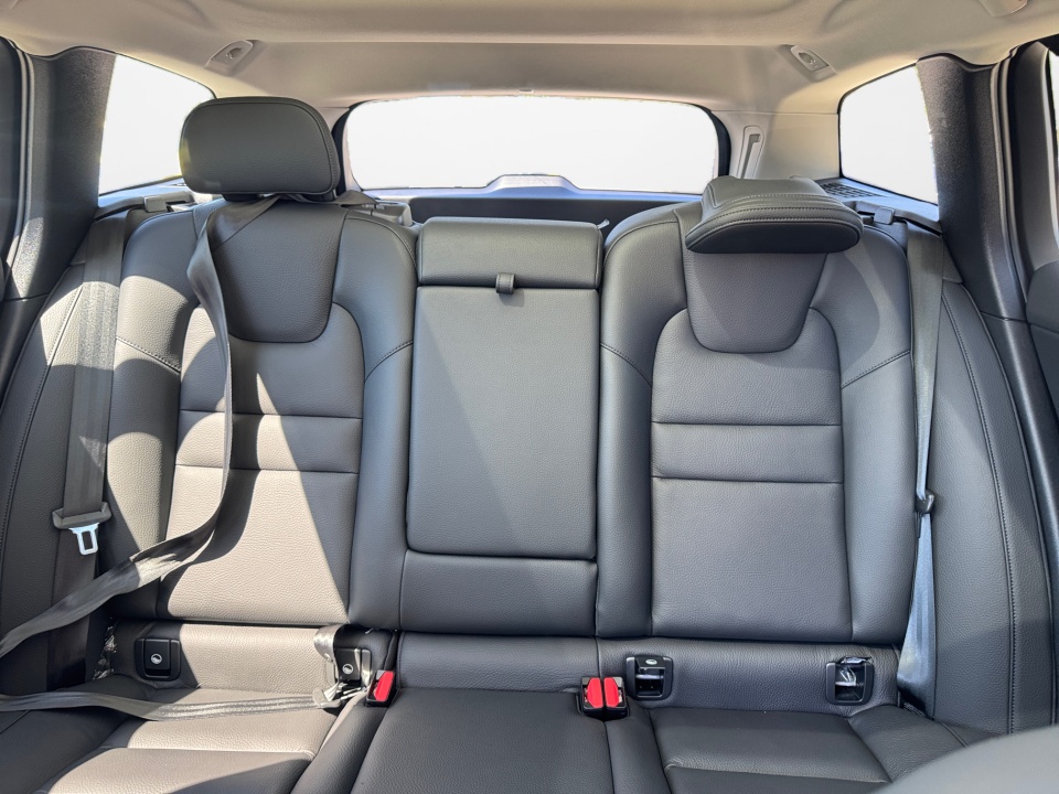 YV4L12WKXT2170032 2026 Volvo V60 Cross Country B5 Plus