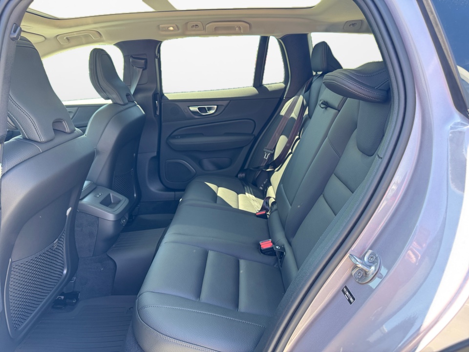 YV4L12WKXT2170032 2026 Volvo V60 Cross Country B5 Plus