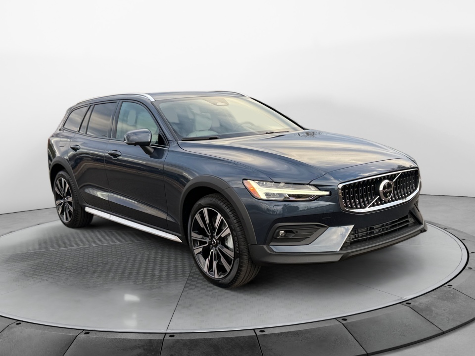 new 2026 Volvo V60 Cross Country Ultra, B5 AWD Gas (mild hybrid)