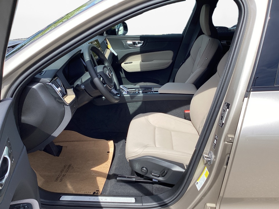 YV4M12RC2T1452843 2026 Volvo XC60 B5 Plus