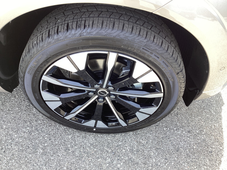 YV4M12RC2T1452843 2026 Volvo XC60 B5 Plus