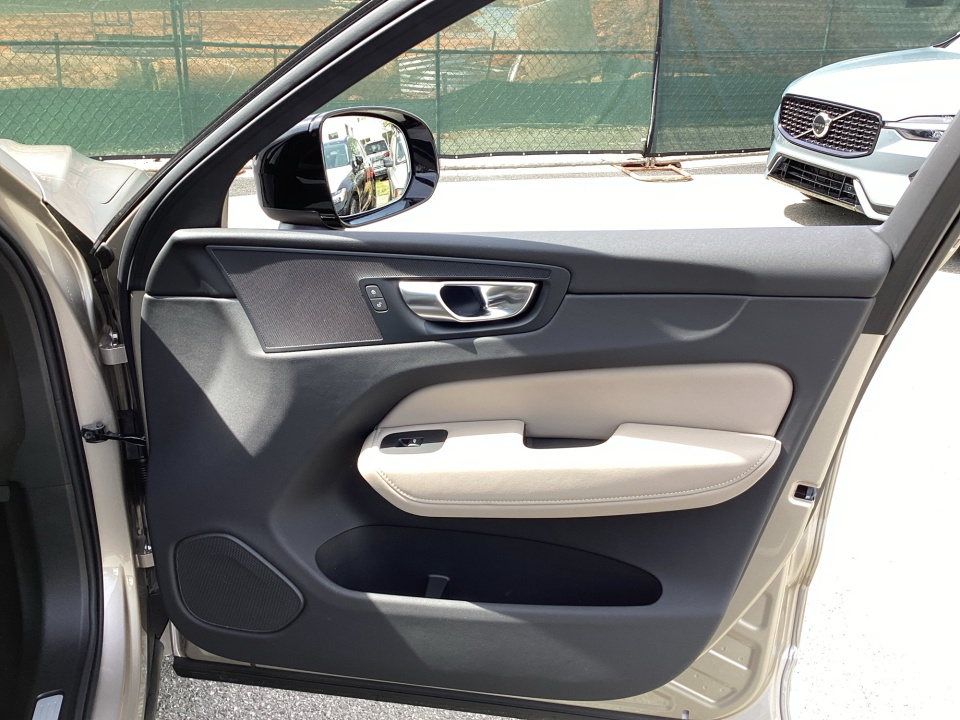YV4M12RC2T1452843 2026 Volvo XC60 B5 Plus