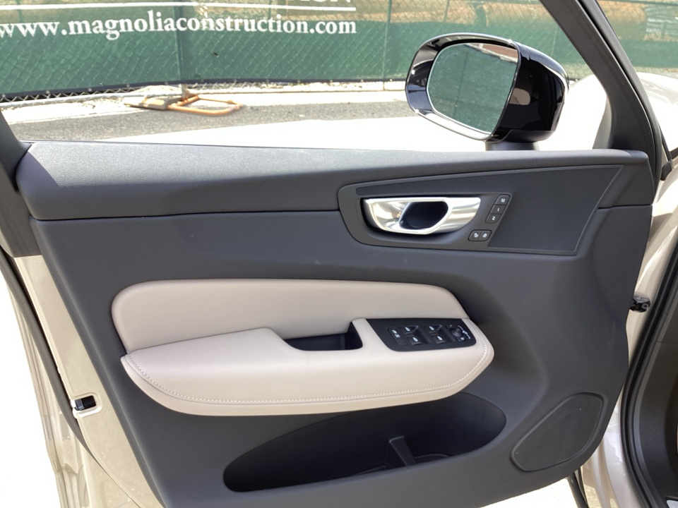YV4M12RC2T1452843 2026 Volvo XC60 B5 Plus