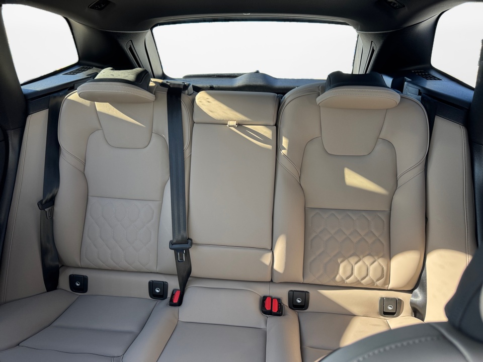 YV4M12RC3T1434433 2026 Volvo XC60 B5 Plus