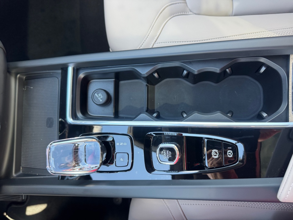 YV4M12RC6T1411390 2026 Volvo XC60 B5 Plus