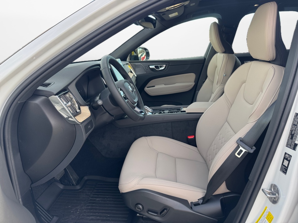 YV4M12RC9T1378403 2026 Volvo XC60 B5 Plus