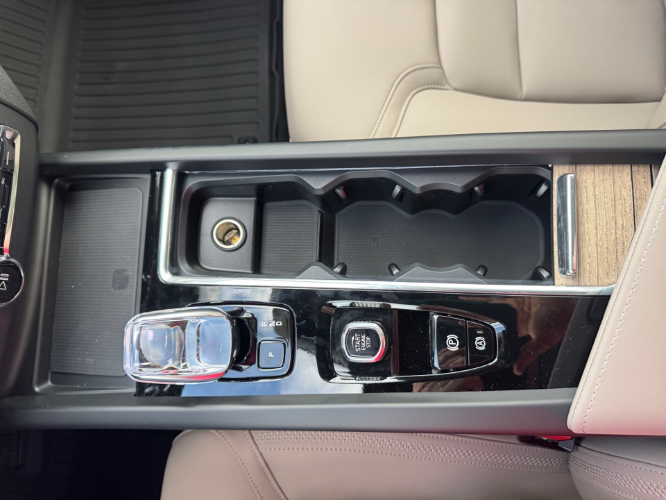 YV4M12RC9T1378403 2026 Volvo XC60 B5 Plus