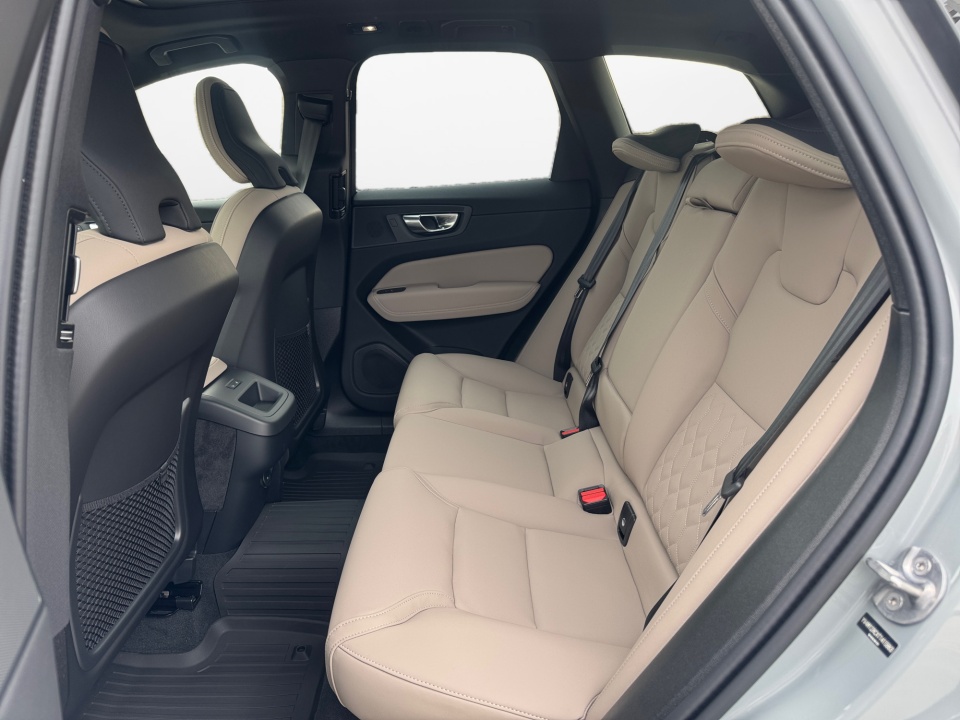 YV4M12RCXT1415863 2026 Volvo XC60 B5 Plus