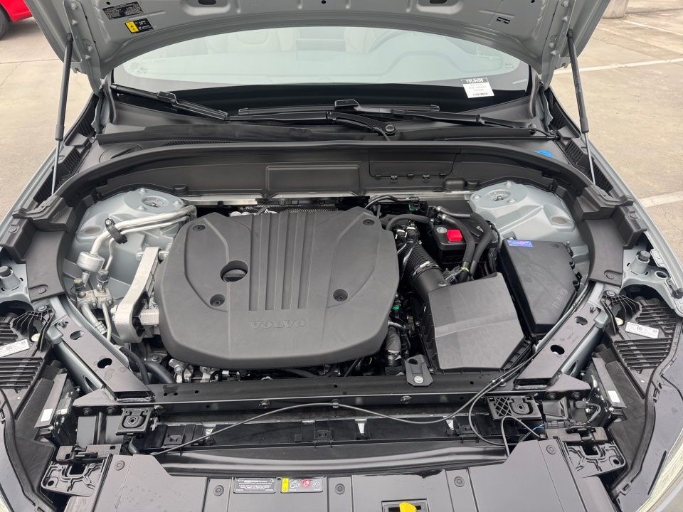YV4M12RCXT1415863 2026 Volvo XC60 B5 Plus