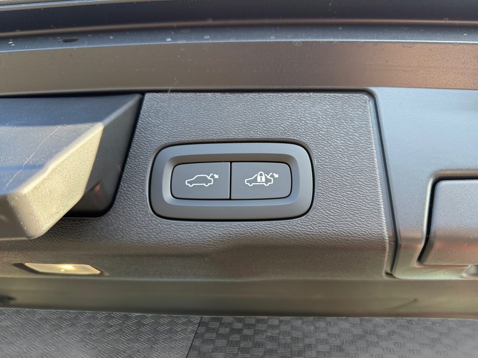 YV4M12RM0T1425049 2026 Volvo XC60 B5 Ultra