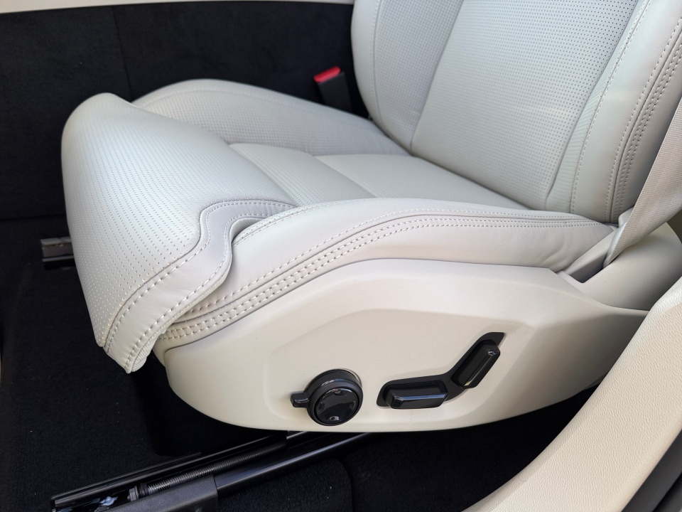 YV4M12RM0T1425049 2026 Volvo XC60 B5 Ultra