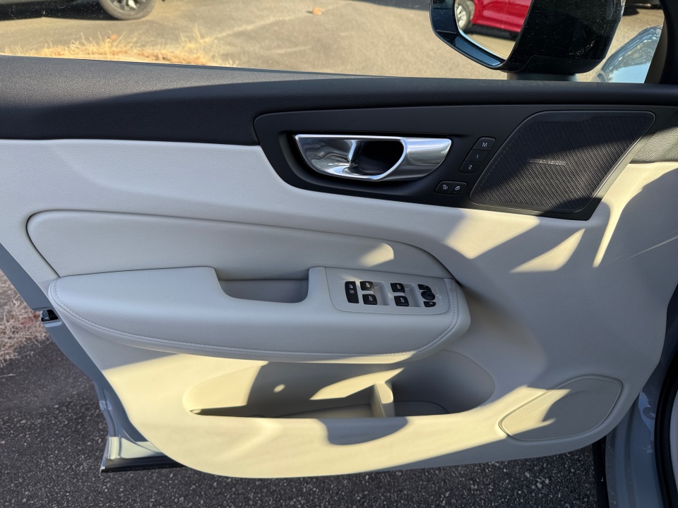 YV4M12RM0T1425049 2026 Volvo XC60 B5 Ultra