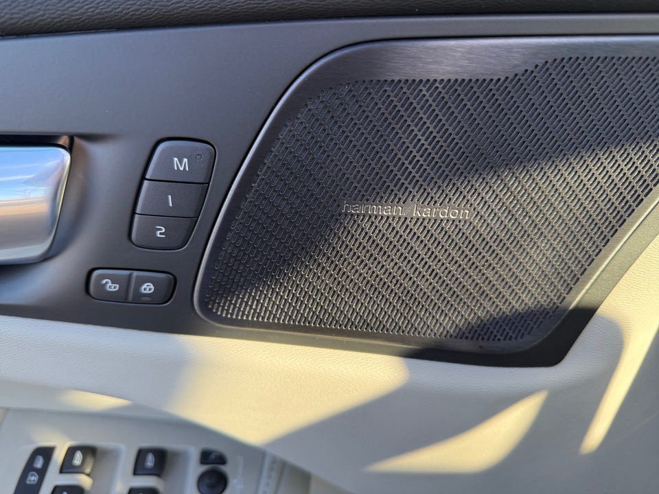 YV4M12RM0T1425049 2026 Volvo XC60 B5 Ultra