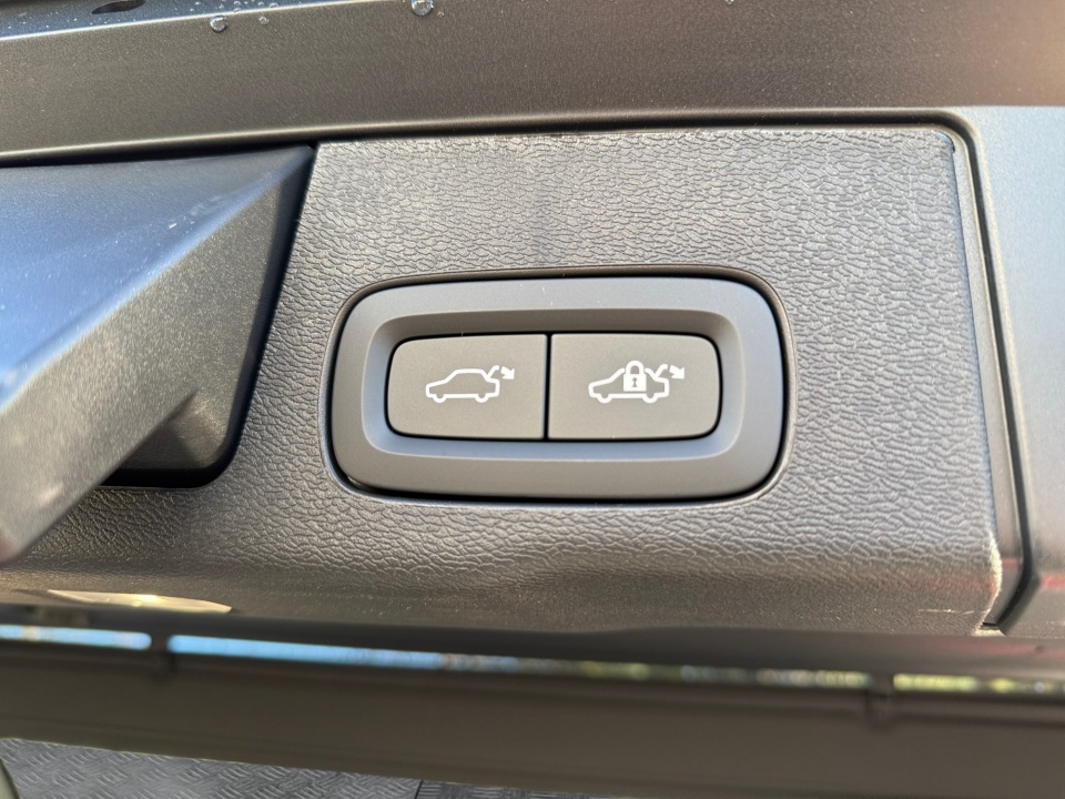 YV4M12RM5T1405928 2026 Volvo XC60 B5 Ultra