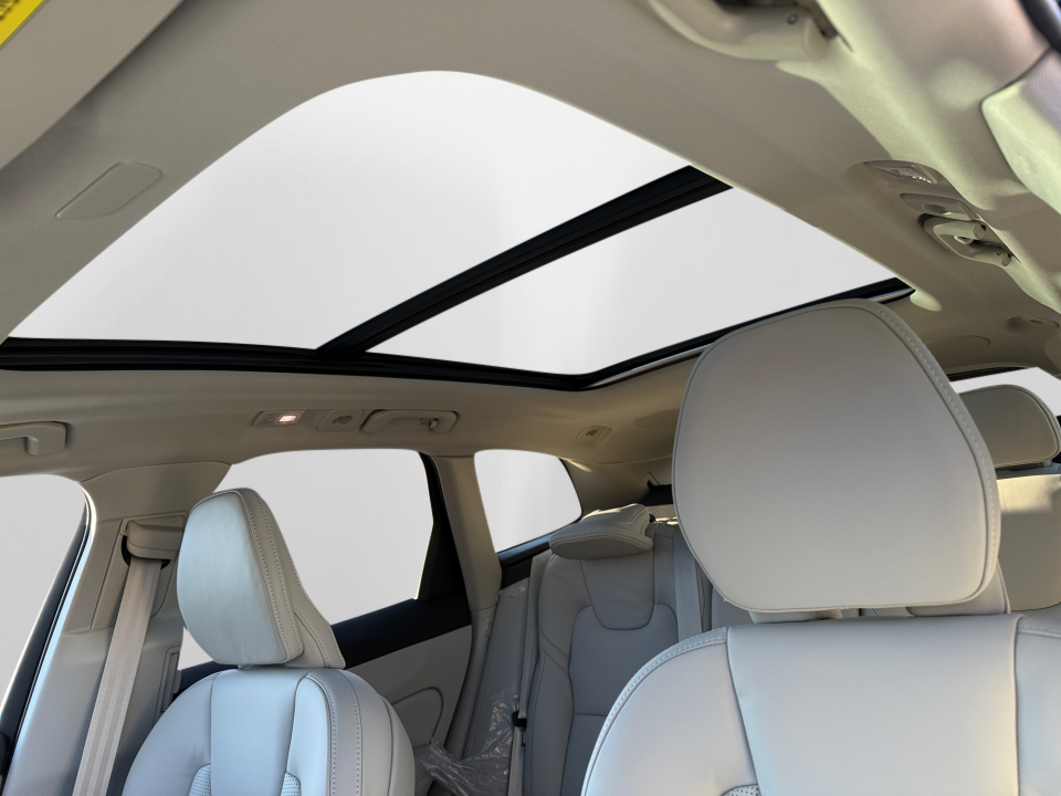 YV4M12RM5T1405928 2026 Volvo XC60 B5 Ultra