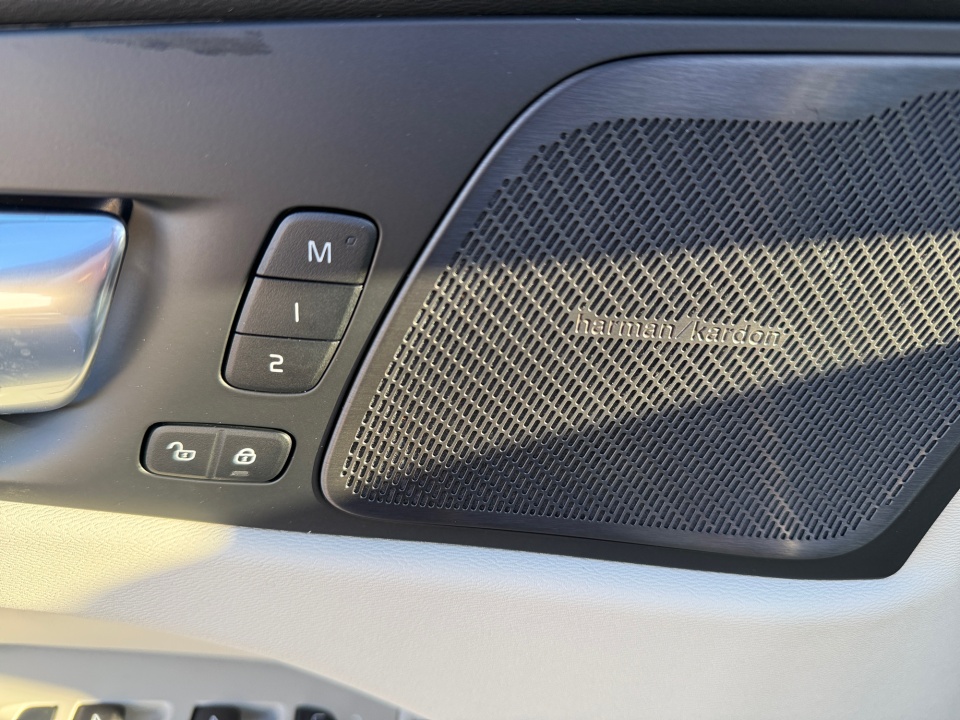 YV4M12RM5T1405928 2026 Volvo XC60 B5 Ultra