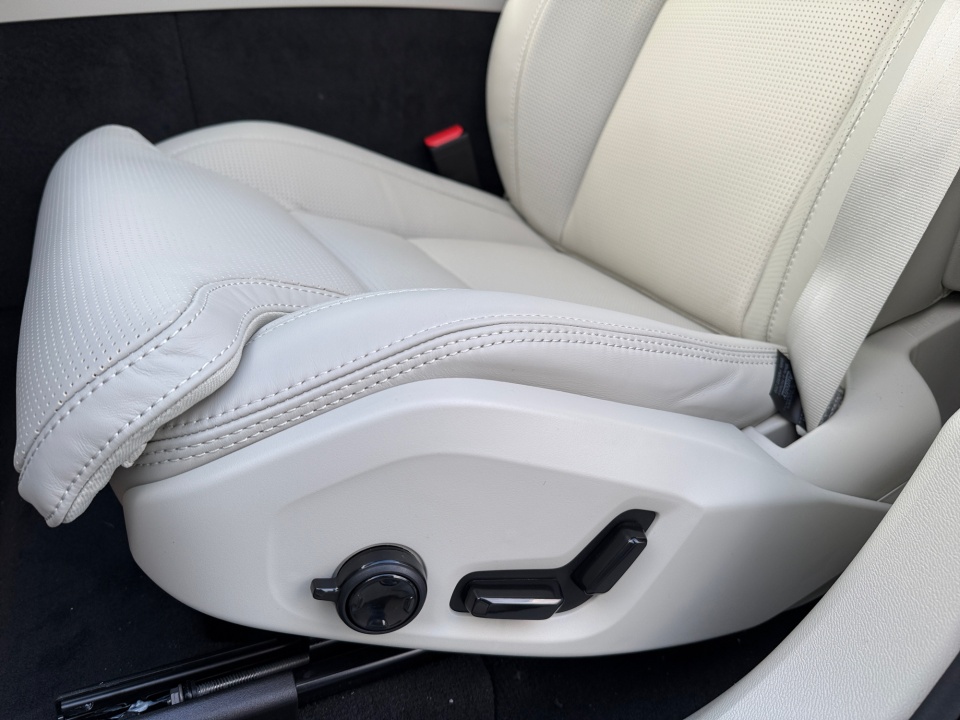 YV4M12RM7T1426943 2026 Volvo XC60 B5 Ultra