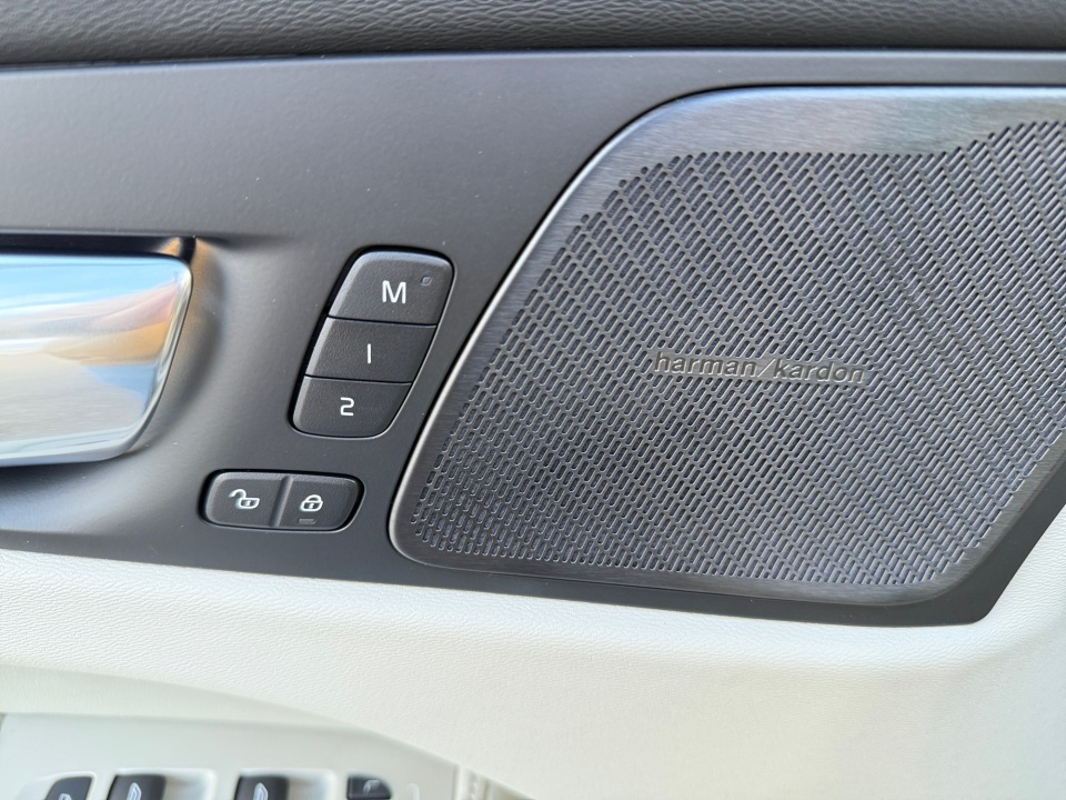 YV4M12RM7T1426943 2026 Volvo XC60 B5 Ultra