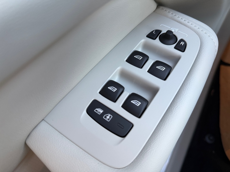 YV4M12RM7T1426943 2026 Volvo XC60 B5 Ultra