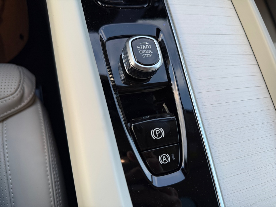 YV4M12RM7T1426943 2026 Volvo XC60 B5 Ultra