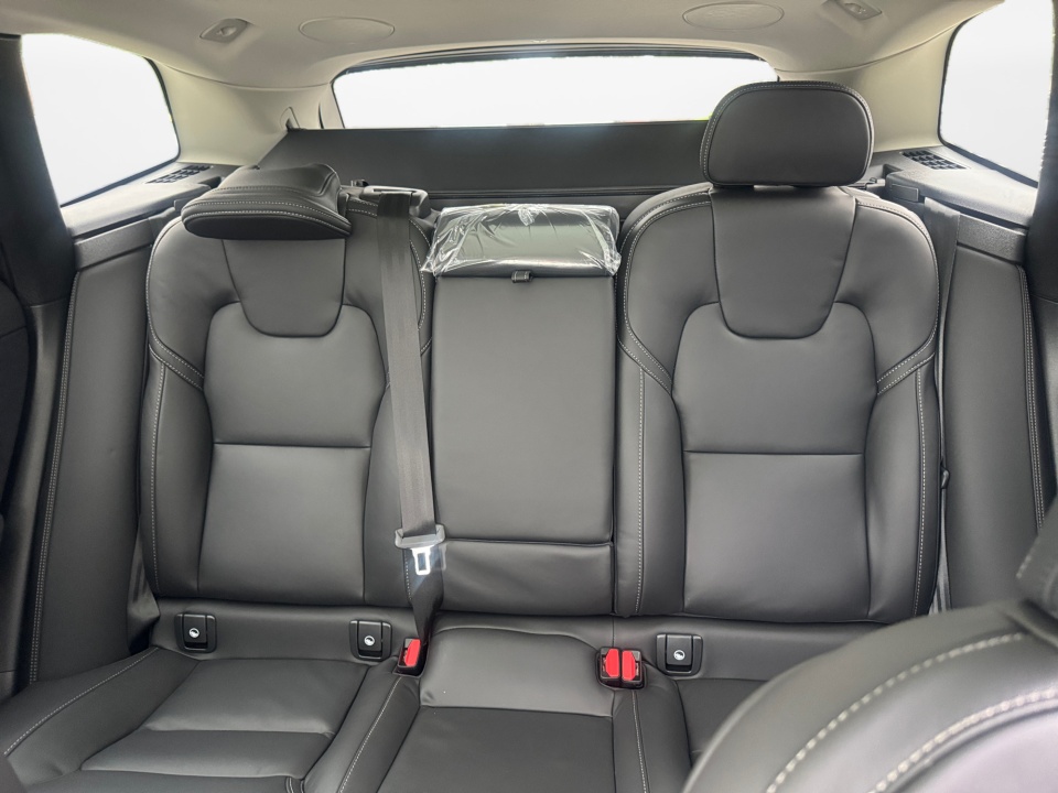 YV4M12RMXT1482102 2026 Volvo XC60 B5 Ultra